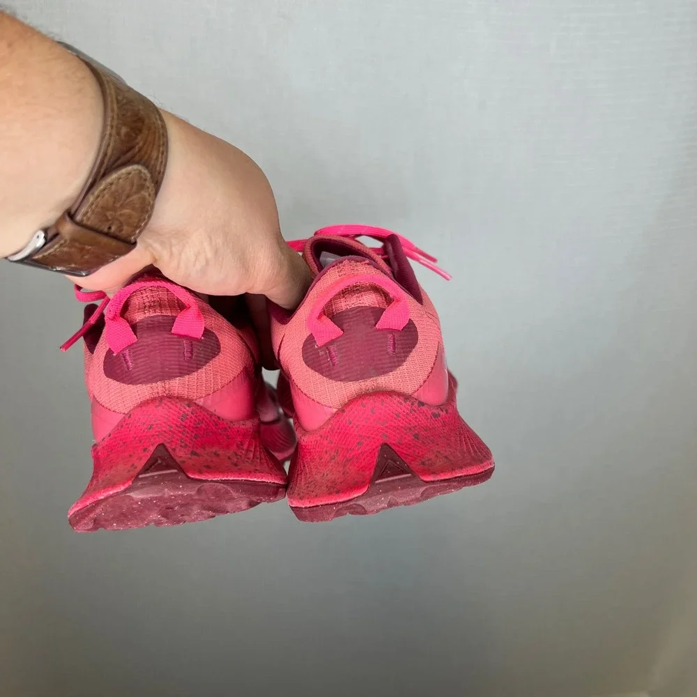 Nike feature pull trail